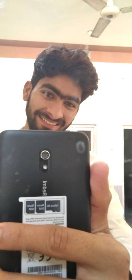kis kis ny pic bnvani hai aaa jao