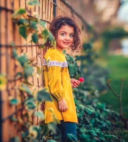 اول تو زمانے میں نہیں تم سا کوئی اور
گر ہو بھی تو ہم کون سا تسلیم کریں گے😍