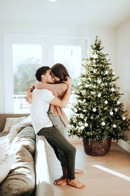 شکر کر معاف کر دیا ورنہ-__❣️ 
میں تیرے ہونٹ چوم سکتا تھا-__😘 🙊 🙈 - H∆mzıı.. 🤹♂️�