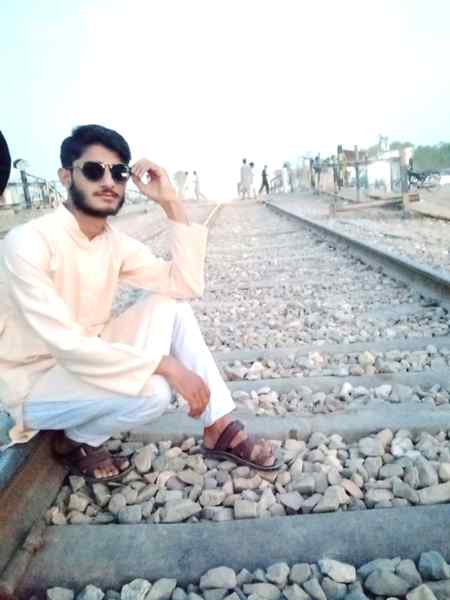 لوگ اینوی نئ_☺️_👉 سڑدے 
جھلیا
پوری-💪- ٹھاٹھ نوابی اے تیرے یار دی🤨