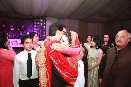 ان کے گہر میں جنت کی کہیتیاں نہی ہوتی جن کے گہر کہ آنگن میں بیٹیاں نہی ہوتی