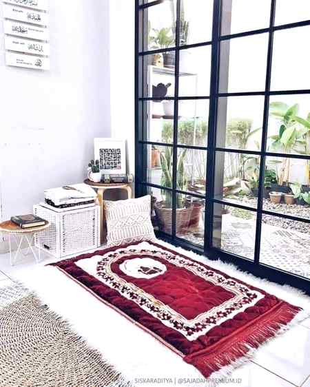 *زمیں پہ سکوں کی تلاش ہے*
*مالک تیرا بندہ کتنا اداس ہے*
*کیوں کھوجتا ہے*
*انسان راحت دنیا میں*
*جبکہ ہر مسئلے کا حل نماز ہے*

*_{کُلُّ نَفْسٍ ذَائِقَتهُ الْمَوْتِ}_*