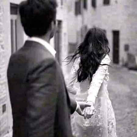 تم خوش نصیب ہو کہ خوشی مفت مل گئی 
ہم نے لبادہ غم کا بھی پہنا خرید کر۔