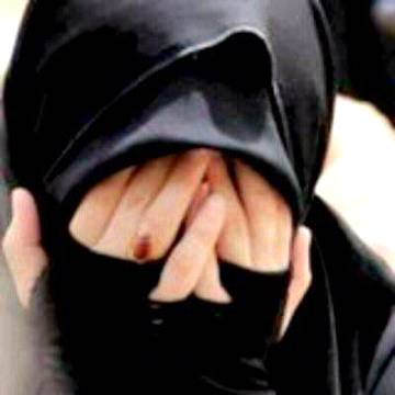 خواتین کے نزدیک دنیا کی سب سے ہائی جینک چیز اس کا دوپٹہ ہے وہ دُھلی ہوئی پلیٹ پر بھی احتیاطً اپنا دوپٹہ پھیر دیتی ہیــــں  اور چمچ کو تو وہ اپنے انگوٹھے سے ہی صاف و شفاف کر دیتی ہیــــں !