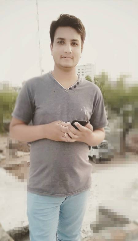 وہ جو گیت تم نے سنا نہیں میری عمر بھر کا ریاض تھا
میرے درد کی تھی داستاں جسے تم ہنسی میں اڑا گئے
😐😶😐