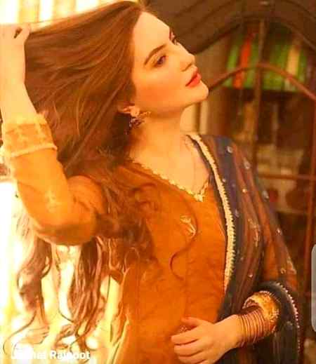 حسرتیں کم ہی ہوں تو بہتر ہے۔ چاند حاصل ہوجائے تو پھر چاند نہیں رہتا۔۔