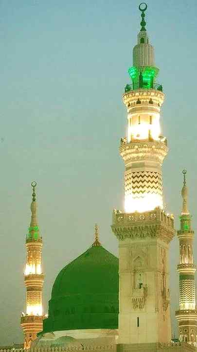 Bn gae baat un Ka karam ho Gaya shaake nakhlay tammana haree ho gae .
Mayre jis din say ay tajdaaray haram dosto say tayray dosteee ho gaeee.