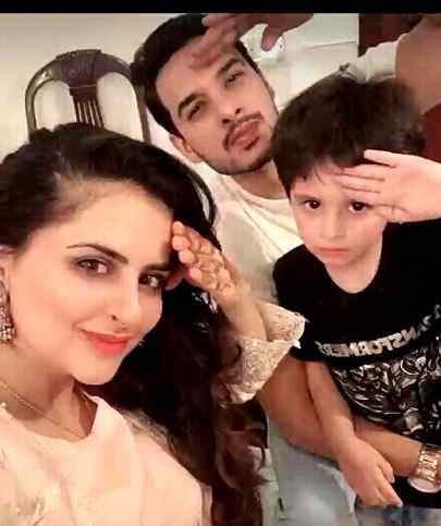 Beautiful family. ..