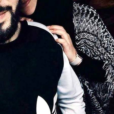 جِن کو چُن لیا جائے
اُن پر تبصرے نہیں کیے جاتے
اُنکا احترام کیا جاتا ہے ۔