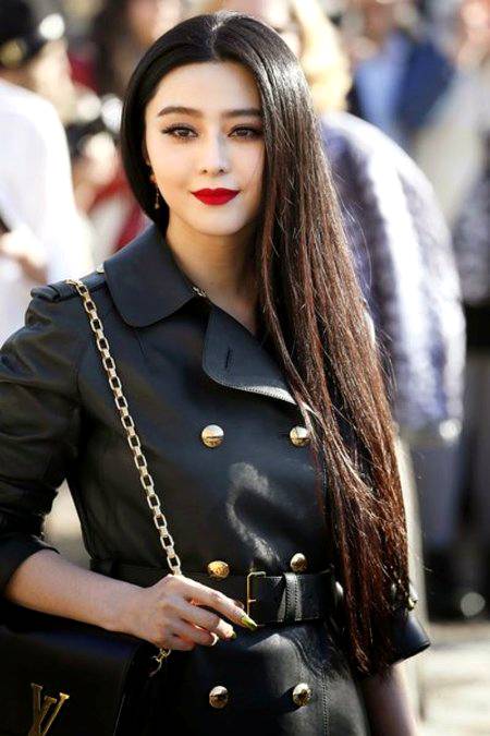 تھک جاؤ اگر دنیا کی محفلوں سے صاحب*.. 

 *ہمیں آواز دینا اکثر ہم بھی اکیلے رہتے ہیں