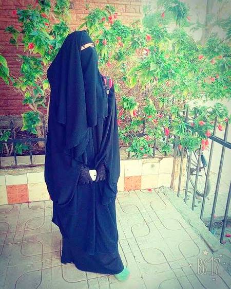 جھوٹے دوست انسان کے سائے کی طرح ہوتے ہیں روشنی میں نظر آتے ہیں لیکن اندھیرے میں غائب ہو جاتے ہیں