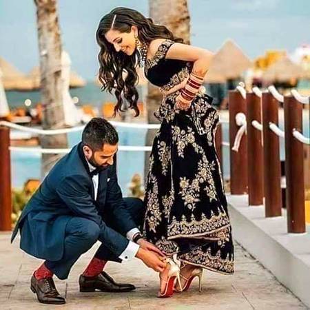 💕💕جنہیں چُن لیا جاۓ!!
اُن پہ تبصرے نہیں کیے جاتے___!!
اُنکا احترام کیا جاتا ہے