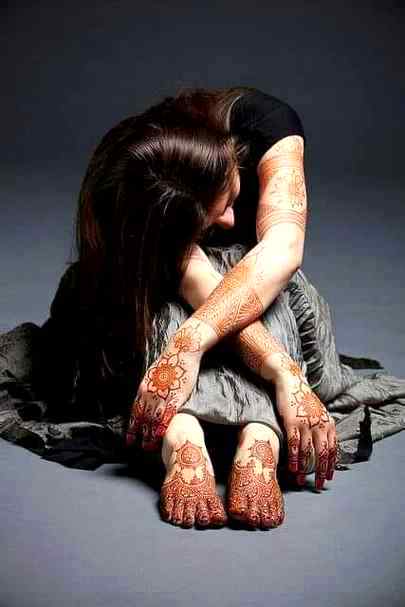 *میں اک بلند حوصلے والی ضدی لڑکی*💔
*جب تیری یاد سے لڑتی ہوں تو رو پڑتی ہوں*😭😭😭