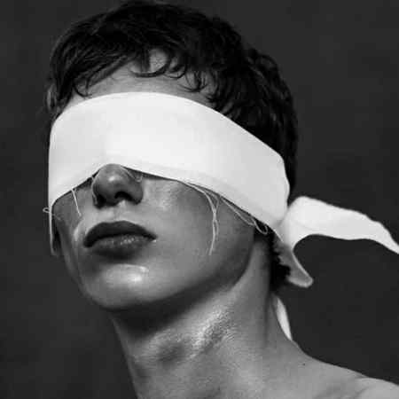 میرے حصے وہ زندگی آئی
جسے مر مر کے جی رہا ہوں 💔🔥

ZaRRaaR💔💔🥀