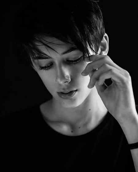 ہمارا مزاج تو ایسا ہے 
بھوک لگی تو دھوکہ کھا لیا
پیاس لگی تو غصہ پی لیا...