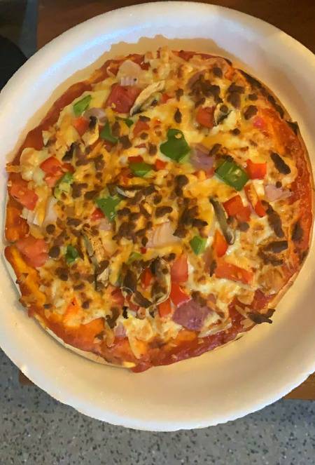 Made pizza at home😋