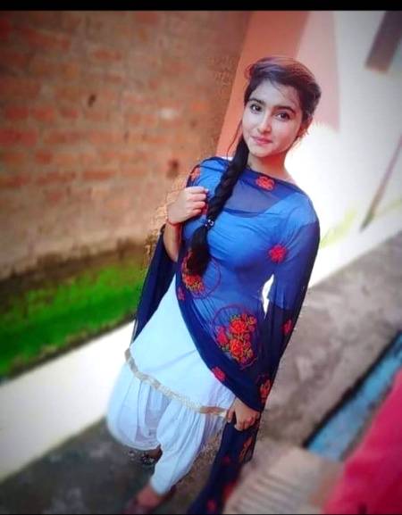 ایک شہزادہ تھا جو اچھا تھا کہانی میں😘
ایک شہزادی تھی جو ہر بات پہ لڑ پڑتی تھی😍😉
