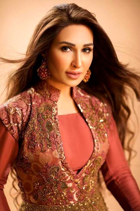 Lollywood Diva..!! 🌟 😍
Reema Khan's latest click. She looks adorable and stunning. 💖🎉