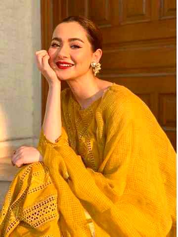 Hania Amir looking gorgeous in this dress!