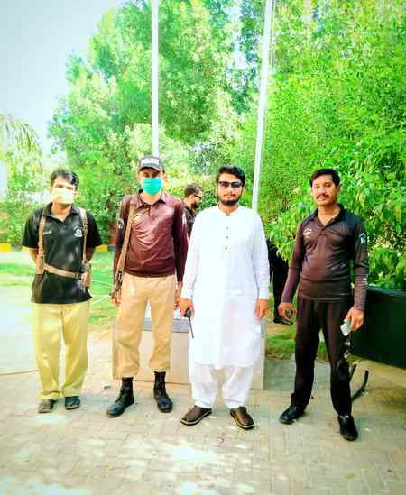 میں خود کا مقابلہ کسی سے نہیں کر تا۔۔۔❤    سرکار
میں جیسا بھی ہوں  الحمداللّہ  بہترین ہوں❤