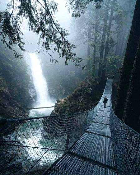 💞ہر کسی کو چاہےاپنی ہر رگ کا پتہ دیں 
لیکن اپنی دکھتی رگ کا پتہ نہ دیں ورنہ آپکی ہر رگ دکھنے لگے گی💞