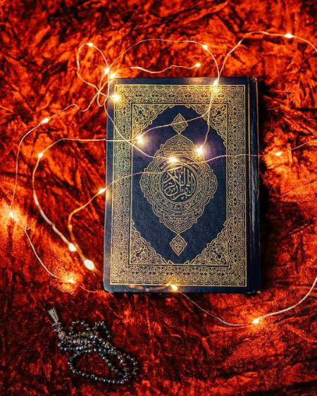 وضو سے شکل،
قرآن مجید سے عقل اور
نماز سےنسل پاک ہوتی ہے۔