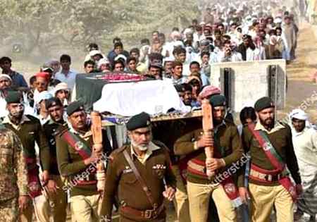 ہم نے دنیا میں عزت کمائی ہے
تعلق کا اندازہ تم جنازے سے لگا لینا 💞🇵🇰💟
