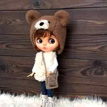 دُنیا میں آپ کسی بھی شخص کو کُرید لیں ھر شخص ہی مُحبت کا مُتلاشی ھے ھر کسی کو مُحبت چاھئیے۔
مجھے آج تک یہ سمجھ نہیں آیا کہ پھر نفرتیں کون بانٹ رھا ھے؟
وہ لوگ خود مُحبتیں کیوں نہیں دیتے جو مُحبتوں کی تلاش میں عمریں گُزار دیتے ہیں۔ــــــ!!!
ھم عمر کا ایک حصہ کسی مُخلص انسان کی تلاش میں تو گُزار دیتے ھیں پر خود کبھی بھی خود کو مُخلص نہیں بنا پاتے..!!