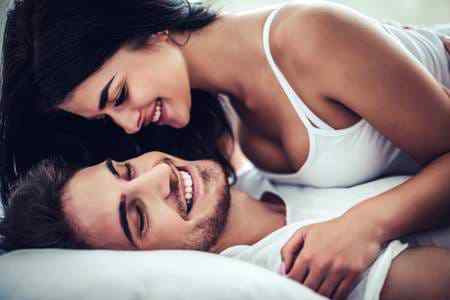 ھوش کہاں رہتا ھے تیری آنکھوں میں دیکھنے کے بعد