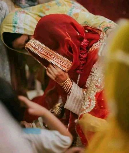 تیری قرُبت حلال ہے مُجھ پر 🌹

ارے تو میرے عِشقیہ نکاح میں ہے