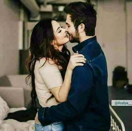 لبوں نے اس کے لبوں کو چھُو لیا ایسے💓💓
شہد بھر کر آبِ حیات ہو پی لیا جیسے..😊