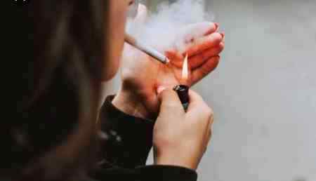 بربادکرناتھاتوکسی اورطريقےسےکرتے
کيوں زندگی ميں زندگی بن کرزندگی سےزندگی ہی چھين لی.
Dastan-E-ishq