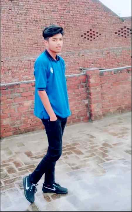 اتنے چپ چاپ کہ رستے بھی رہیں گے لا علم چھوڑ جائیں گے کسی روز نگر شام کے بعد