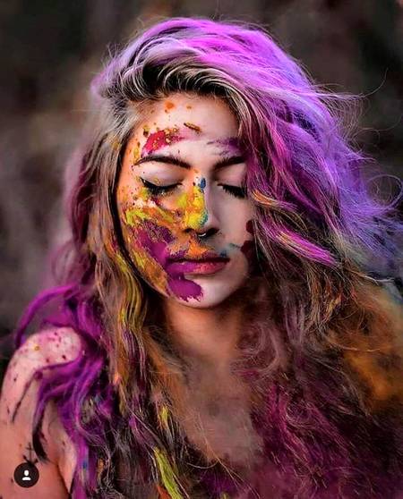 جو دیکھتے تری زنجیر زلف کا عالم
اسیر ہونے کی آزاد آرزو کرتے
یہ کعبہ سے نہیں بے وجہ نسبتِ رخ ِیار
یہ بے سبب نہیں مردے کو قبلہ رُو کرتے