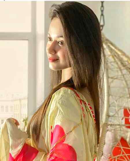 مسکرانے کی وجہ تم ہو میں تمہارے بنہ ہمیشہ اداس رہتی ہوں۔۔💔🌹🌺