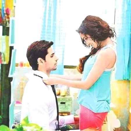 دل کرتا ہے ہر وقت تیرے صدقے اتاروں!!
بھلا اس قدر بھی حسین ہوتا ہے محبوب کسی کا!!⁦❤️⁩
Smart💕