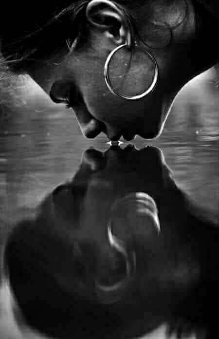 ہم سے شاعر مفت تماشہ ہوتے ہیں

ہم جیسوں سے کون محبت کرتا ہے.