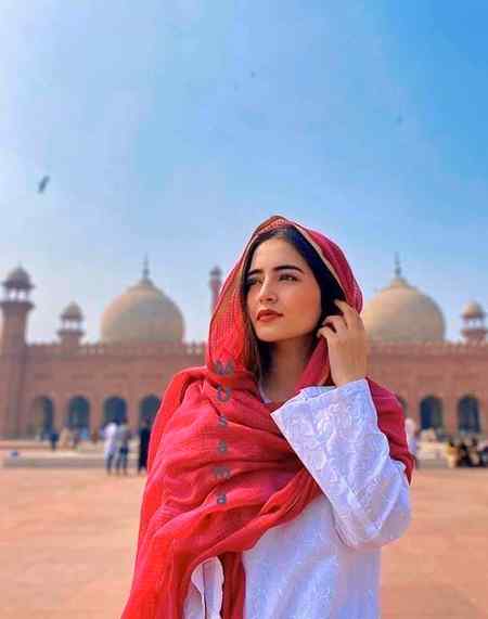 Wafa Ki TaLash Tu Bewafaio Ko Hote Hai 

Aye Dost 

Hum Ne Tu Duniyaa Hi Chor De Kisi Ki Wafa Ki Liye 
(~Broken~Heart~)