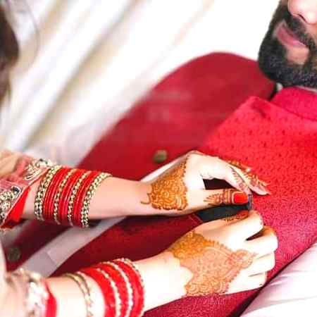 Mujhy to Teri awaz se bhi piyar hai...❤..
   To soch phr tera kiya mqaam ho ga....😍😍