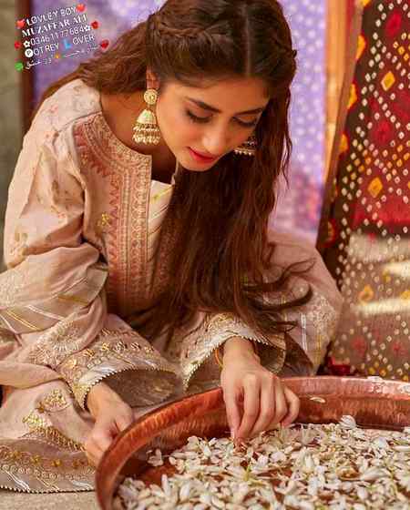 بارش ہوئی تو تیری خوشبو کے قافلے،،
ایسے اڑے کہ شہر گلابوں سے بھر گیا،،