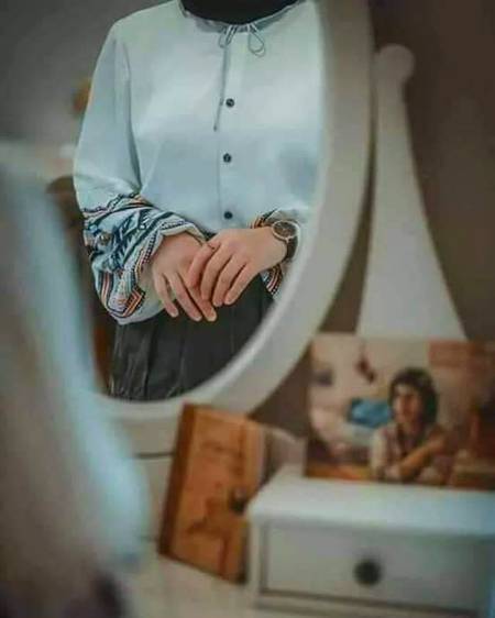 آئینہ جب بھی اٹھایا کرو
پہلے دیکھوں پھر دکھایا کرو💕M@hi💕