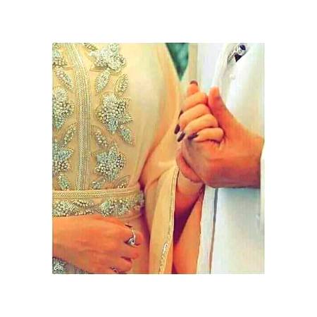 کرنا ہے قبـــــول تو کر خامیــــــوں سمیـت
وَرنہ نوازش کی ضــــــرورت نہیں مُجھــــے.