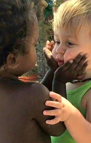 کسی گورے کو کالے پر،کسی کالے کو گورے پر،کسی عربی کو عجمی پر،اور کسی عجمی کو عربی پر کوئی فضیلت نہیں سوائے تقوی اور پرہیزگاری کے(القرآن (