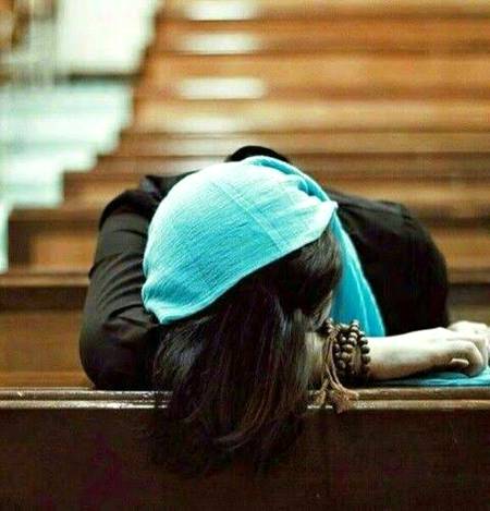 Mujh sa koi jahan main nadaan bhi na ho,
Kar ke jo ishq kehta hai nuqsaan bhi na ho..