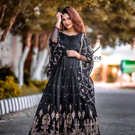 Romaisa Khan...