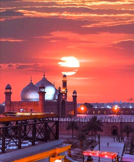 Badshahi Mosque stunning view❤