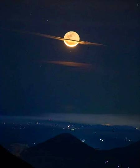 The moon was pretending to be saturn