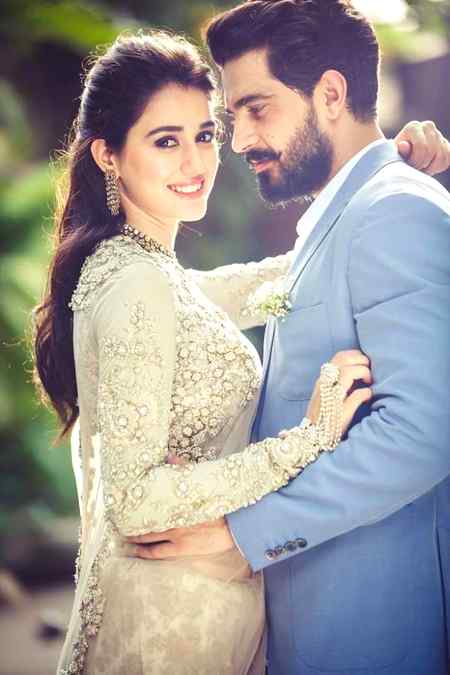 آدھے سے کچھ زیادہ ہے 🔥 پورے سے کچھ کم 😱

کچھ زندگی کچھ غم 😢😘

کچھ عشق کچھ ہم 😏😳