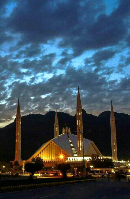 Night view of Fasial Mosque Islamabad Pakistan 💕💕