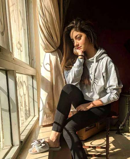 Alizey shah...🔥 Gorgeous look
